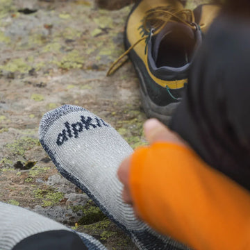 Protecting Extremities in Winter: How to Keep Hands, Feet & Head Warm and Dry