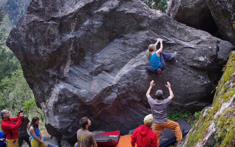 Shauna Coxsey bouldering at MelloBlocco