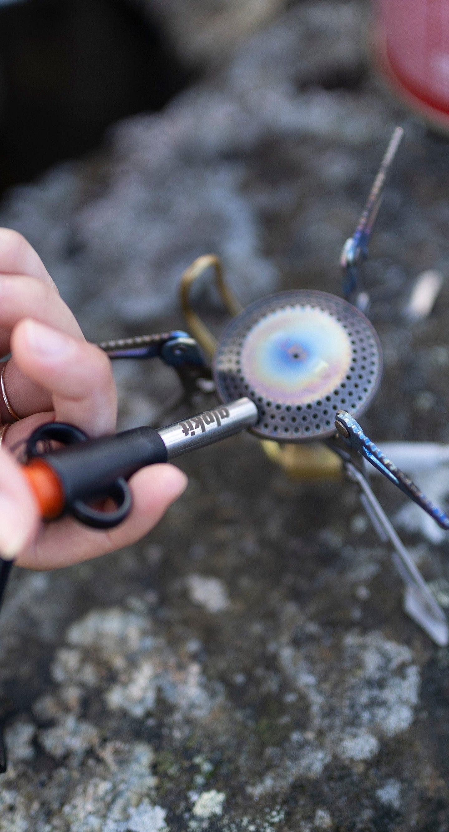 alpkit piezo lighter - action